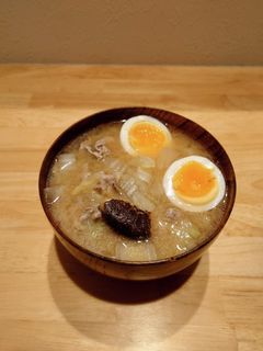 ゆで卵入り!白菜と豚肉の味噌汁-レシピのメイン写真