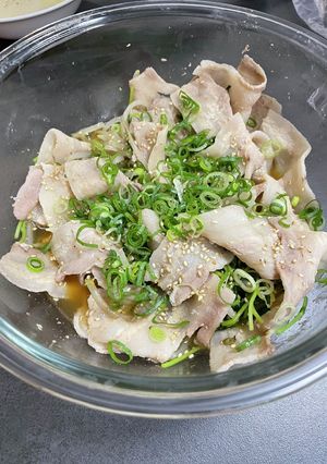 豚肉、もやし、豆苗の簡単レンジ蒸し-レシピのメイン写真