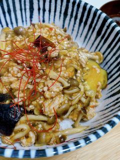 なすと豚ミンチのピリ辛スタミナ丼 by ✞✟✞おこめ