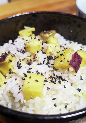 秋の味覚☆安くて簡単『さつま芋ご飯』-レシピのメイン写真