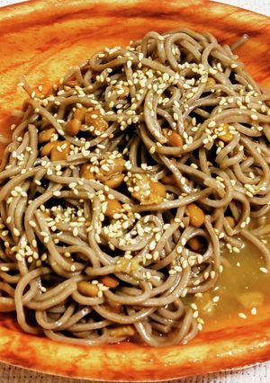 “おいしい物は茶色のです納豆ゴマそば”-レシピのメイン写真