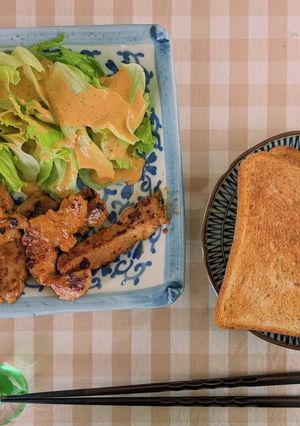 赤身肉とレタスで食べるトースト2枚-レシピのメイン写真