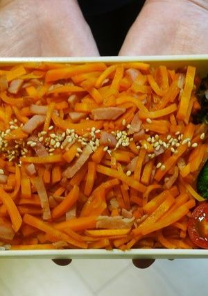 レンジ簡単★にんじんとベーコンの丼弁当-レシピのメイン写真