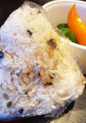 じゃこと鰹節とクリームチーズのおにぎり-レシピのメイン写真