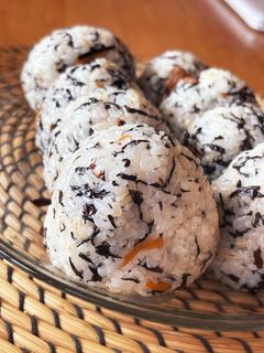 置き飯 ひじきのおにぎり-レシピのメイン写真