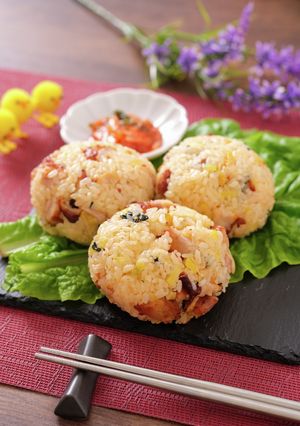 こんがりコロコロチキンの韓国おにぎり-レシピのメイン写真