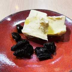 รูปของ 黒ニンニクをおしゃれに美味しく！ワイン