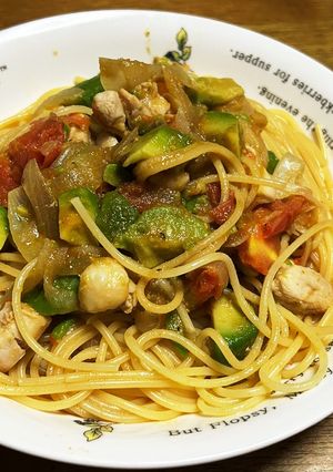 アボカドと鶏もも肉とトマトの和風パスタ-レシピのメイン写真