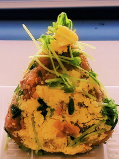“たまご豆苗唐揚げ鶏めしおにぎり”-レシピのメイン写真