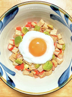 冷凍アボカドとカニカマとチキンの漬け丼-レシピのメイン写真