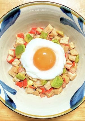 冷凍アボカドとカニカマとチキンの漬け丼-レシピのメイン写真
