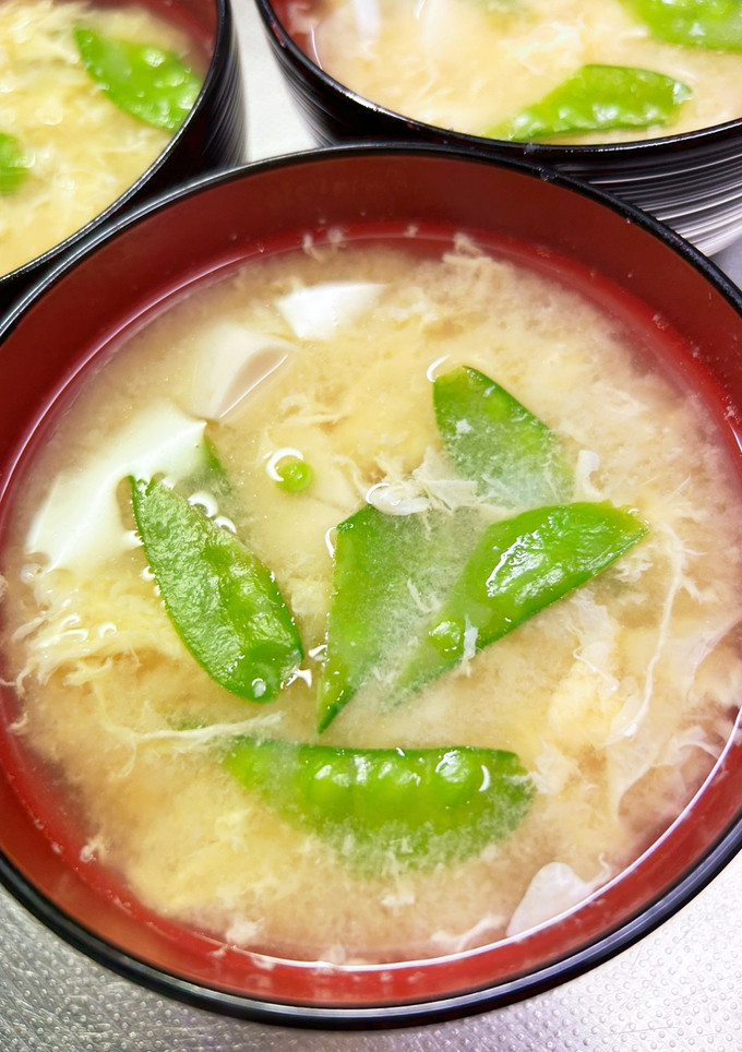 豆腐と卵と絹さやの味噌汁。-レシピのメイン写真