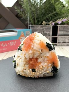 この時期お勧め！梅じゃこワカメのおにぎり by 苺♡ストロベリー