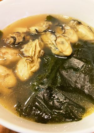 10分|牡蠣たっぷり♪わかめスープ★굴국-レシピのメイン写真