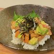 味噌だれ漬けサーモンアボカド丼