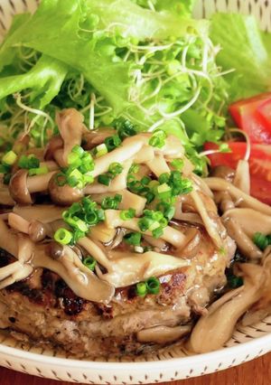がっつり飯に！きのこあんかけハンバーグ-レシピのメイン写真