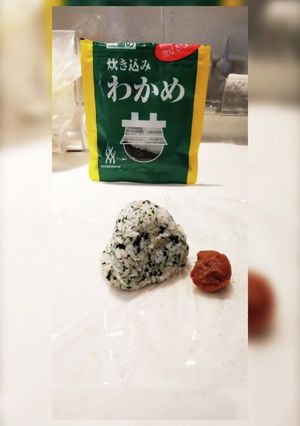 ◇わかめと梅干しのおにぎり◇-レシピのメイン写真