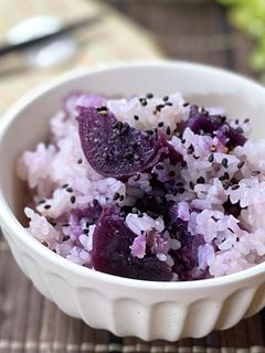炊飯器で 紫薩摩芋の炊き込みご飯-レシピのメイン写真