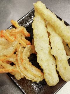 すす竹の天ぷらと玉ねぎと人参のかき揚げ-レシピのメイン写真