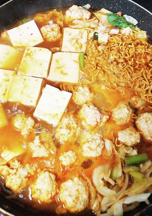キムチチキンラーメン入りキムチ鍋。-レシピのメイン写真
