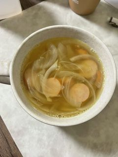 玉ねぎとウインナーでコンソメスープ-レシピのメイン写真