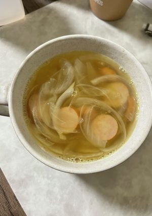 玉ねぎとウインナーでコンソメスープ-レシピのメイン写真