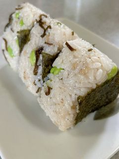 枝豆と塩昆布と天かすのおにぎり-レシピのメイン写真