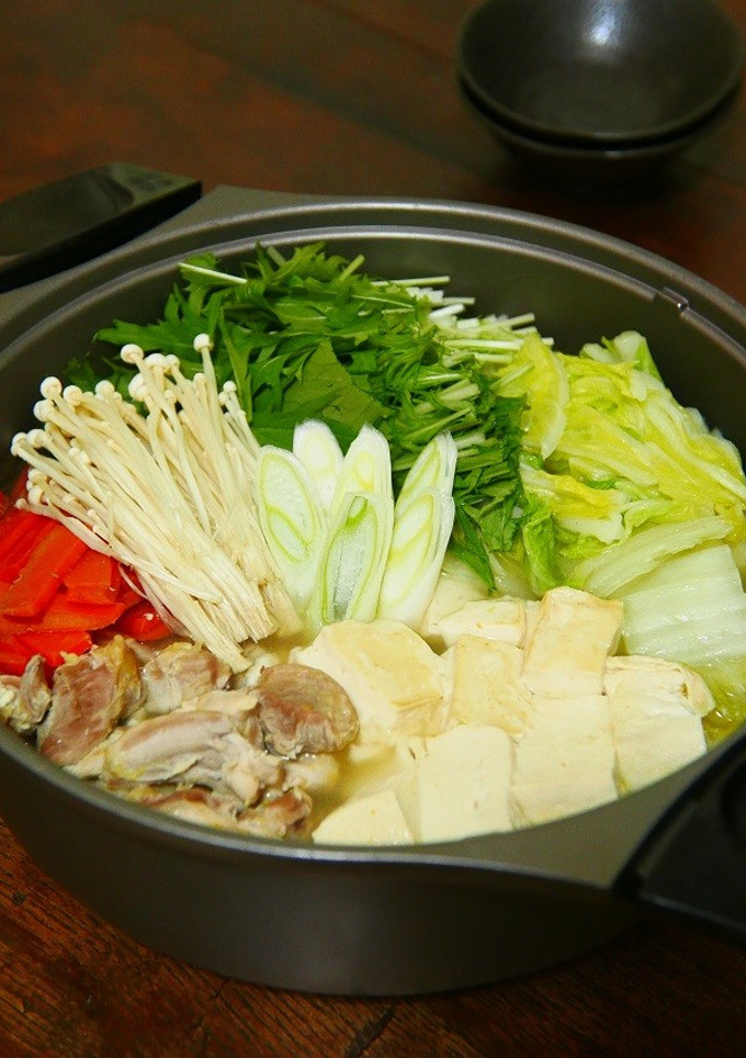 鶏もも肉ときのこと野菜の水炊き鍋-レシピのメイン写真
