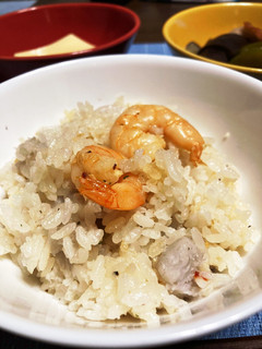 鍋キューブで!海老と里芋の炊き込みご飯-レシピのメイン写真