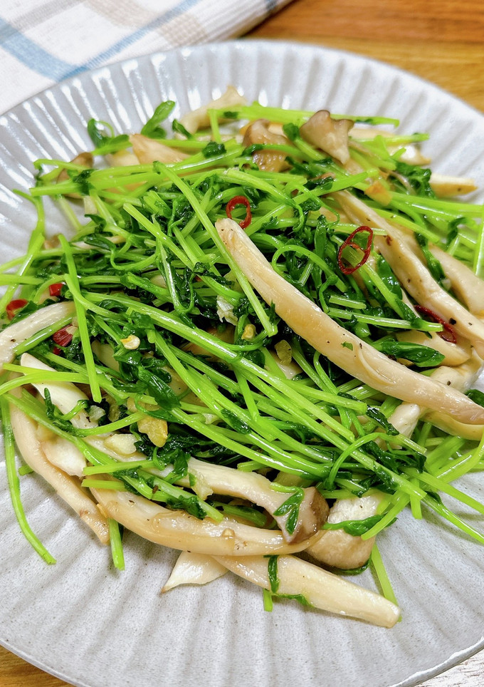 塩出汁で♡豆苗とエリンギの旨だし炒め-レシピのメイン写真