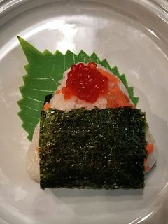 鮭とすじこのおにぎり-レシピのメイン写真