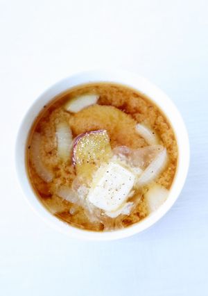 風味良い【バター香るさつまいものお味噌汁-レシピのメイン写真