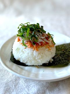パリおにぎり♪しらすと鮭フレークと大葉✨-レシピのメイン写真