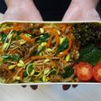 豚肉と豆もやしとにんじんとニラの丼弁当