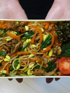 豚肉と豆もやしとにんじんとニラの丼弁当-レシピのメイン写真