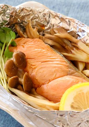 万能つゆでつくる 鮭ときのこのホイル焼き-レシピのメイン写真