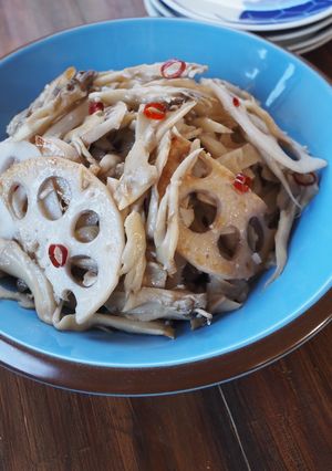 簡単！舞茸とれんこんのペペロンチーノ風-レシピのメイン写真