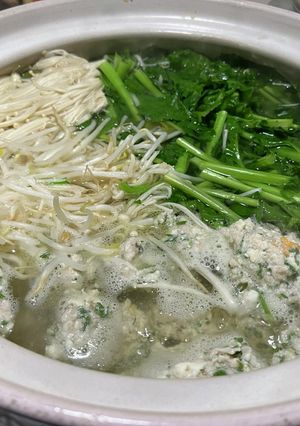 にんじんの葉入り鶏団子鍋-レシピのメイン写真