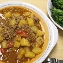 รูปของ パプリカじゃがいも挽肉煮込み　Maggi