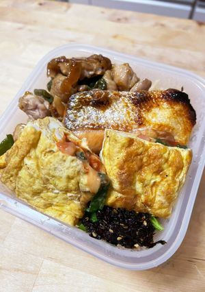 簡単おかず☆あまーい鶏肉ピーマン炒め弁当-レシピのメイン写真