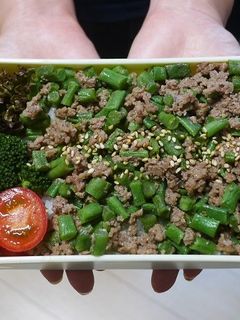 レンジで簡単★いんげんとひき肉の丼弁当-レシピのメイン写真