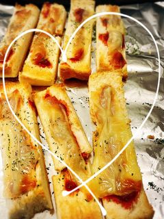 余ったパンの耳でピザ-レシピのメイン写真