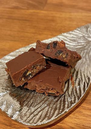 甘味はデーツ！材料3つで究極のローチョコ-レシピのメイン写真