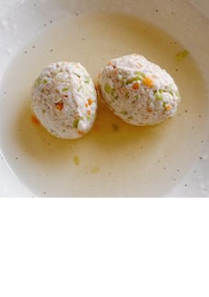 離乳食12か月～　キャベツと人参の鶏団子-レシピのメイン写真