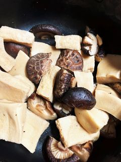高野豆腐と干し椎茸の煮物-レシピのメイン写真