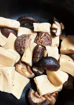 高野豆腐と干し椎茸の煮物-レシピのメイン写真