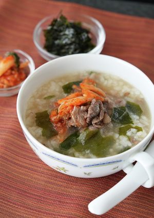 牛こまでリッチ。アジアンわかめスープ粥-レシピのメイン写真
