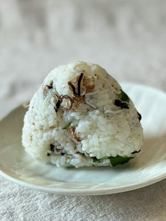 しらすと昆布、大葉、炒りごまのおにぎり-レシピのメイン写真