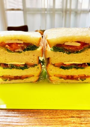柿、クリームチーズ、生ハムのサンドイッチ-レシピのメイン写真