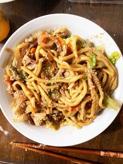 お一人様!市販の焼きそばにコク旨隠し味-レシピのメイン写真